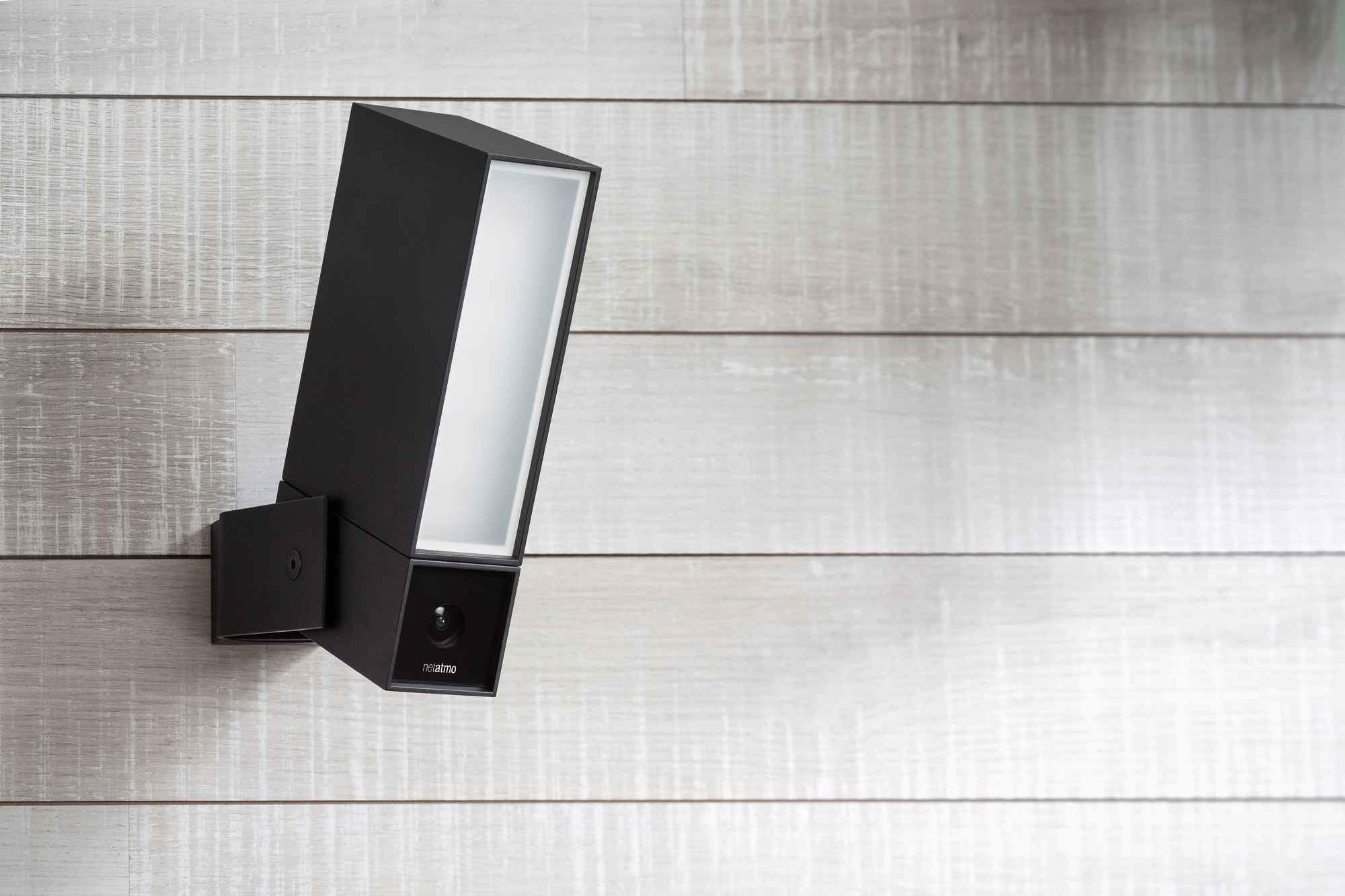 Presence de Netatmo, la caméra extérieure de sécurité qui distingue personnes, voitures et animaux